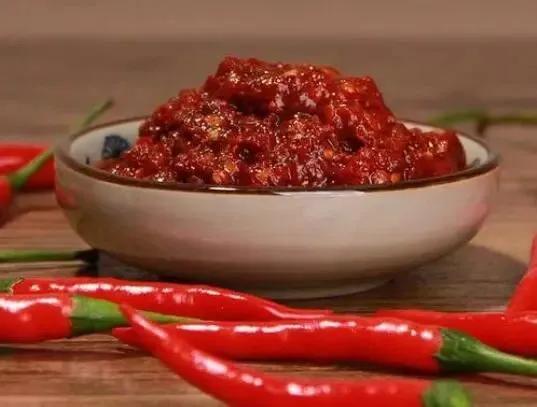 天府旅游美食·舌尖上的非遗 | 富顺豆花：凝脂白玉堆软雪，生香赤焰缀轻衣