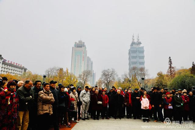 高手在民间，演出自娱自乐，洛阳周王城广场民间曲艺乐园