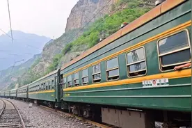 一次乘长途火车的经历，让我感叹：这世界很大，也很小图片