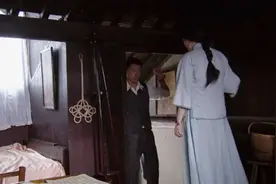 男子深夜从病房跑出来，原来是去了张碧兰家，这会造成很大误会的视频封面
