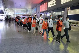 上海警方抓获69名“情感挽回大师”！受骗者多为20至30岁的男性，最小的才17岁图片