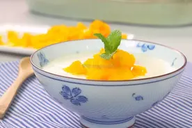 自制香甜滑嫩的双皮奶，完爆甜品店，成本才不到3块图片