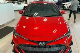 两厢卡罗拉实车曝光，又省油，又运动，这外观思域也难招架？图片