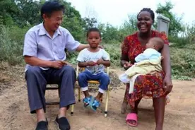 8年前，非洲女孩嫁给河南农民，生下两个混血儿子，如今怎么样？图片