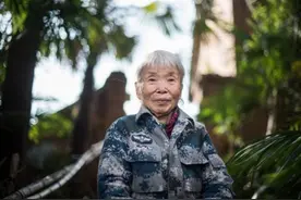 2名老人去银行转账300万，银行随即报警，意外揭开他们的真实身份图片