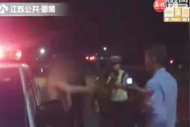 女子凌晨仅穿内衣，街头光脚边哭边跑，她遭遇了什么？