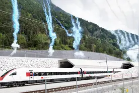 全球最长的火车隧道：57公里修了17年，只为保护绝美环境！视频封面