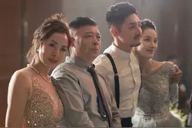 “最美婆婆”婚礼上走红，穿紧身旗袍气质惊艳，新娘看了都有压力图片