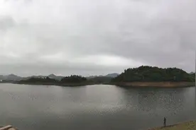 写生 | 布依族老会计——赵晨水墨人物画图片