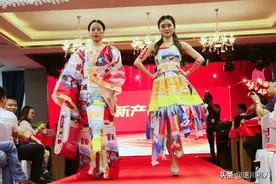 江西遂川：塑料袋时装T台走秀身材吸睛图片