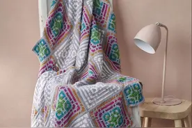 拼色盖毯和靠枕，方格和菱格图案，精致漂亮，单色网袋很实用图片