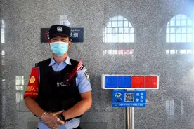 “多亏了臧警官，谢谢你守护了我家孩子的心愿！”图片