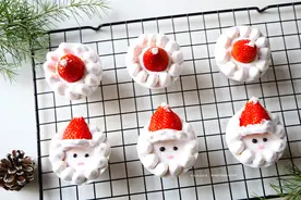 火爆朋友圈的草莓圣诞蛋糕，店里卖30块，自己做成本不到5块钱图片