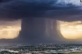 从飞机上看下雨，这样的视角你见过吗？图片