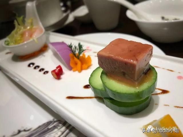 花胶乌鸡炖天山雪莲 花胶炖乌鸡的功效