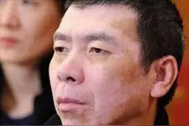 冯小刚：抛弃结婚15年的原配，40岁娶小10岁徐帆，63岁至今不生娃图片