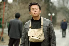 艰辛的邓超：拼命拍戏为尿毒症父亲治病，这才是有担当的好男儿图片