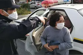 老人“救命药”被错拿 民警辗转终找回图片
