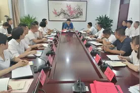 倡导垃圾分类风尚 树立绿色低碳理念——汾阳市委办公室党支部开展垃圾分类主题党日活动图片