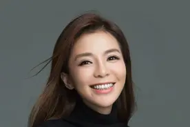央视主持朱迅，打着灯笼都难找的儿媳：吃婆婆剩饭，伺候瘫痪公公图片