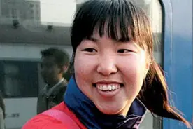 田径天才夺19枚奖牌，退役后20万奖金遭克扣，为生活街头摆摊图片