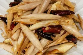 爽脆开胃的酸辣藕尖，现在不抓紧时间吃，就得等到明年夏天图片