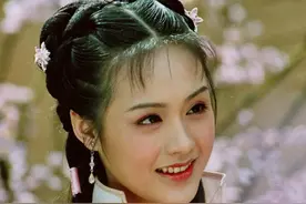 虽然并不能算在85花的行列内，但是却拥有这代女明星最美的眼睛图片