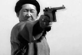 “双枪老太婆”被民众请求处死后，毛主席特批：一定要善待其家属图片