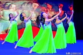 酒泉市文化馆根据戍边英雄事迹创编舞蹈《致敬》图片