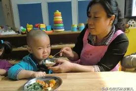 孩子不吃饭用饥饿疗法没用？老中医：3推1饮消积调脾胃，吃饭香图片