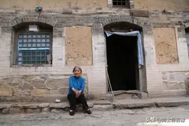 84岁奶奶60多年前陪嫁一把锁，5000元也不会卖，她说不是钱的事图片