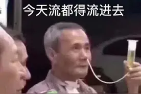 漂亮妹子主动约喜欢的男神晚上喝酒，结果翻车翻大了图片