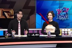 英雄联盟女解说有多敢穿？玩家看直眼！还是小九更有内涵图片
