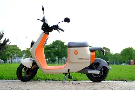 雅迪VFLY L100 MAX电动车评测：高颜值、高性能的高端骑行体验图片