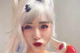 53岁焦恩俊变身二次元少女！妆容精致像洋娃娃，网友：以为是女儿图片