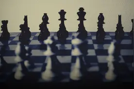 今天，我们来教AI下国际象棋图片