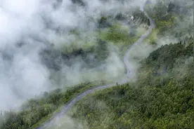 秋名山是日本群马县的上毛三山之一，实名榛名山图片