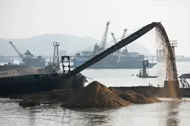 长江惊现隐形采砂船！一晚采10000吨“软黄金”，为何如此疯狂？图片