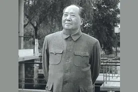毛主席回家，警卫员拦住不让进，说：唱段戏再让你进去图片
