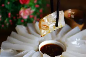 水晶肉皮冻的家常做法，软嫩Q弹，清新爽口，做法很简单图片