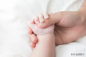 何时引导孩子主动如厕，摆脱尿不湿的包围图片