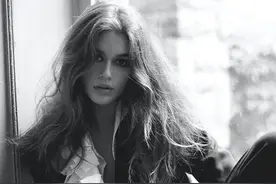纤腰翘臀的超模二代人称 “腿精妹妹” ！Kaia Gerber 出道即巅峰图片