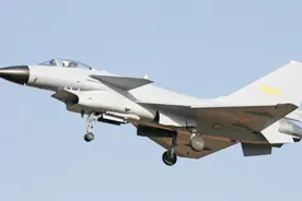 歼10被鹰狮4:0狂扫？2年后西方沉默，中国空军含蓄回应4个字视频封面