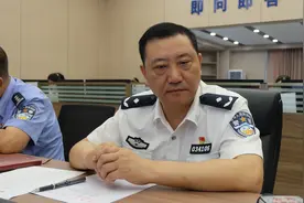 市长热线 路段违停、车辆闯红灯等问题..... 市交警支队支队长段益民这样答复图片