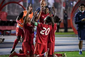 世预赛超燃1-0！FIFA第68爆冷胜美国！疯狂跪地庆祝图片