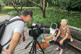 浙江电视台播出“粉丝生活——小区里的金饭碗”新闻短片图片