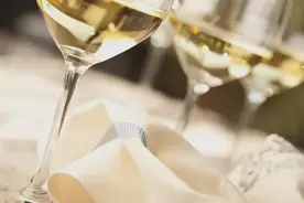 白葡萄酒到底需不需要醒酒？终于有答案了图片