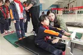 西宁600多学生接受国家体育锻炼测验图片