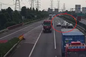 女子错过高速出口，居然突然停下，引发连环事故图片