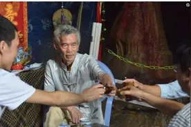 贵州一“怪人”初二辍学便隐居山洞30年图片